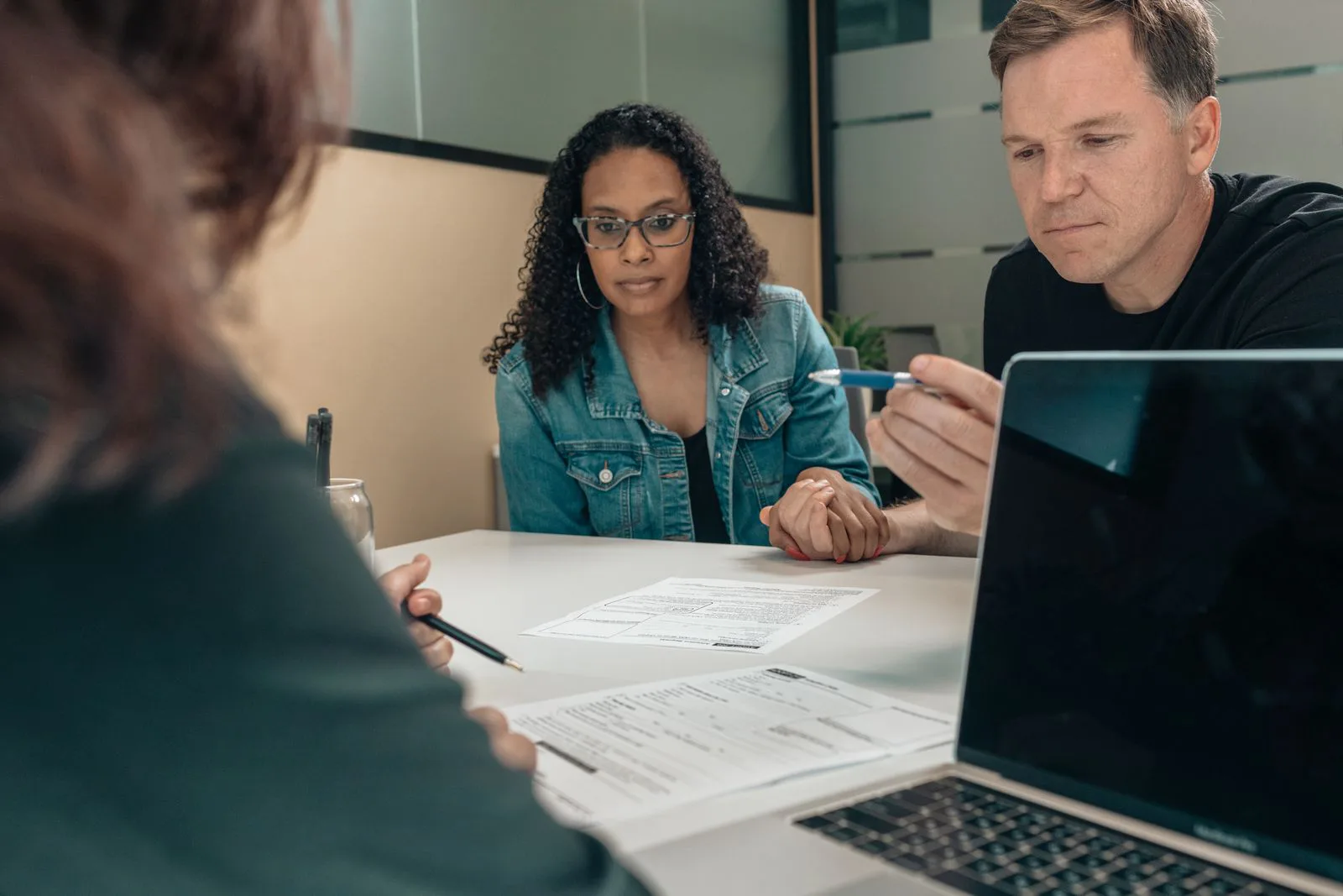What Does a Mortgage Broker Actually Do? A Buyer's Guide (2026)